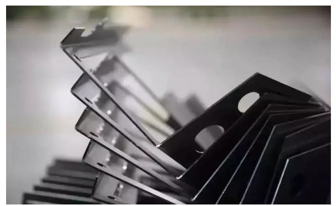 �Զ��졢��ѹ���ӽ�������ҵ��չ��˼�� 